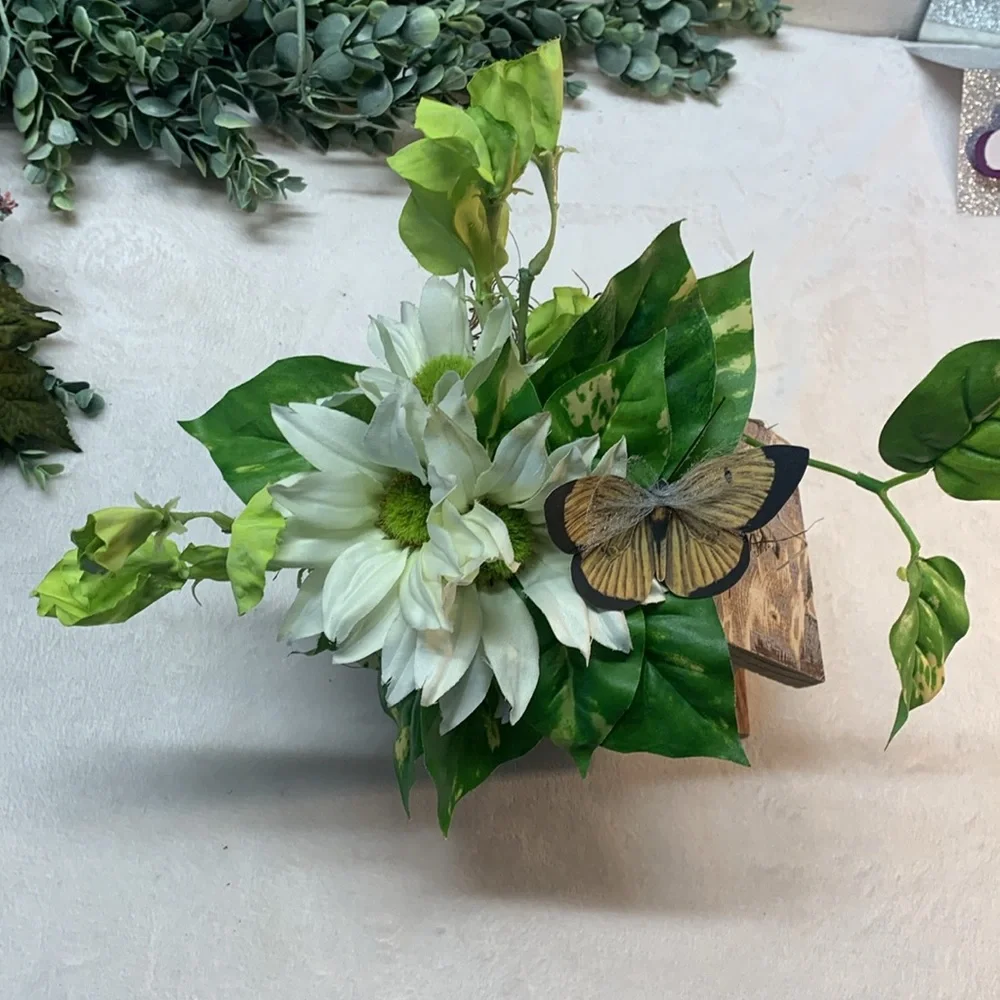 Mom Mothers Day floral flower birdhouse decor.